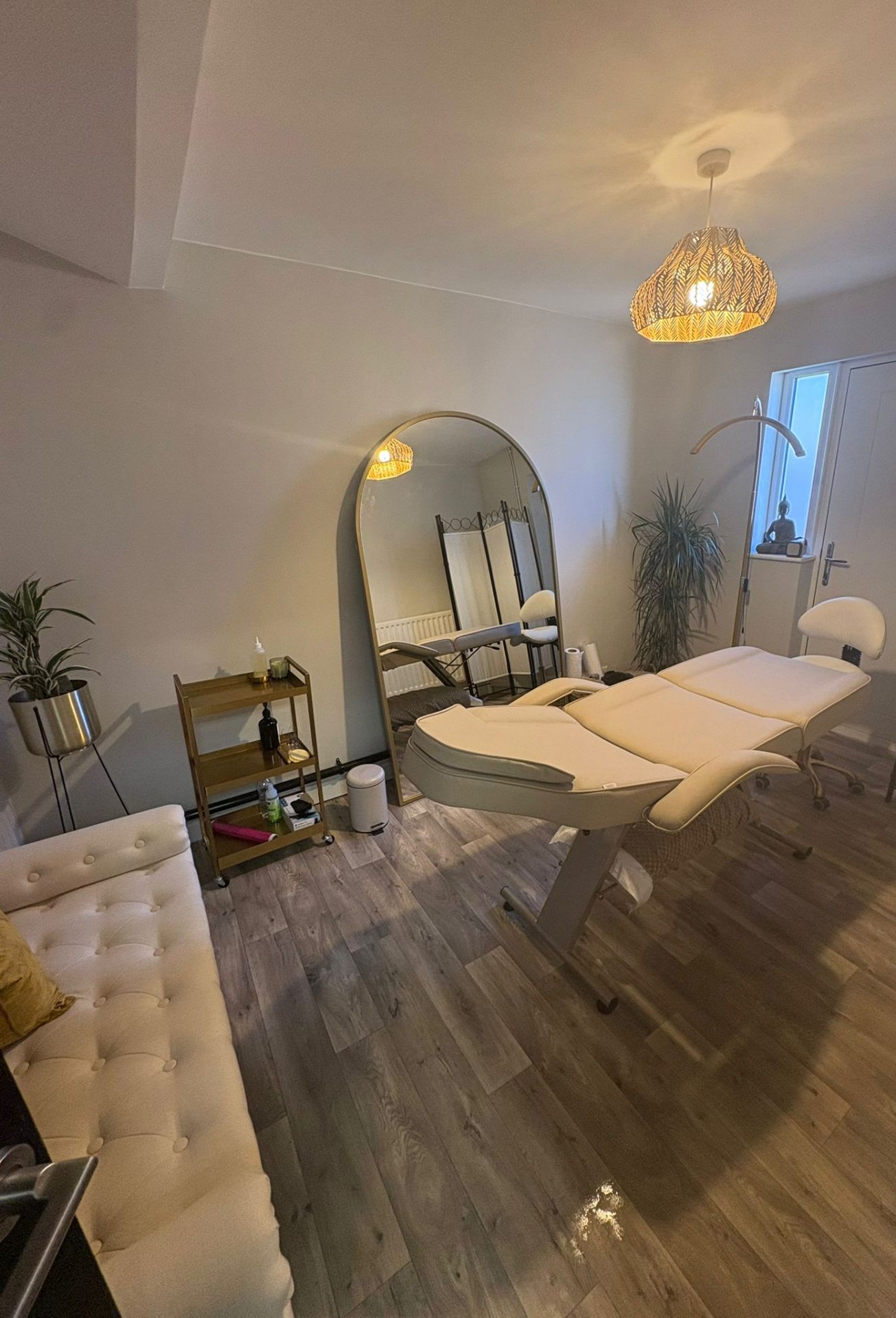 Opal treatment room with massage bed